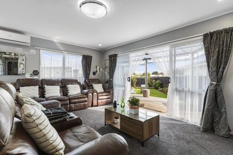 Photo of property in 1/11 Volta Place, Clendon Park, Auckland, 2103