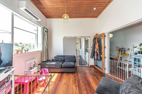 Photo of property in 11 Kelvin Street, Aramoho, Wanganui, 4500