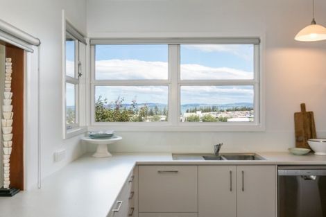 Photo of property in 5 Madeira Road, Bluff Hill, Napier, 4110