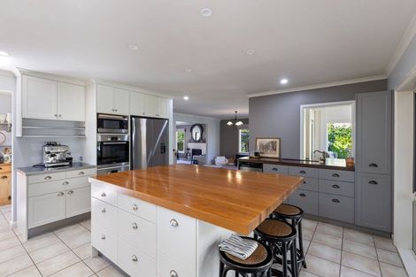Photo of property in 33 Royal Oak Drive, Kelvin Grove, Palmerston North, 4414