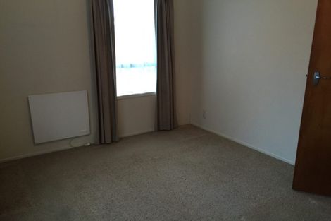 Photo of property in 1/3 Mcquoid Place, Glenfield, Auckland, 0629