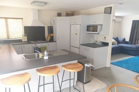 Photo of property in 136 Queens Drive, Lyall Bay, Wellington, 6022