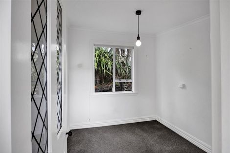 Photo of property in 65 Pioneer Road, Moturoa, New Plymouth, 4310