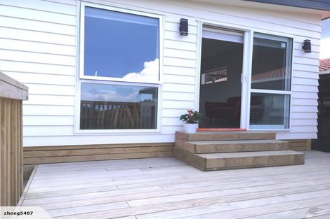 Photo of property in 35 Renoir Street, West Harbour, Auckland, 0618