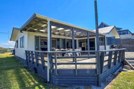 Photo of property in 167 Pukehina Parade, Pukehina, 3189