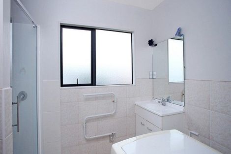 Photo of property in 97 Athena Drive, Totara Vale, Auckland, 0629