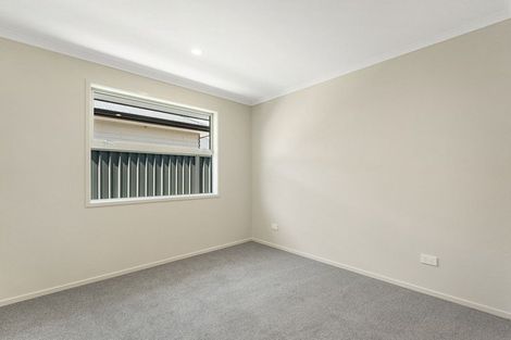 Photo of property in 23 Tabraham Crescent, Pyes Pa, 3112