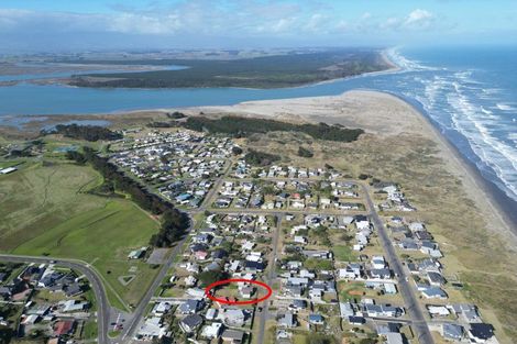 Photo of property in 13 Nelson Street, Foxton Beach, Foxton, 4815