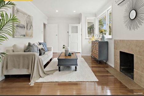 Photo of property in 21 Golf Road, New Lynn, Auckland, 0600