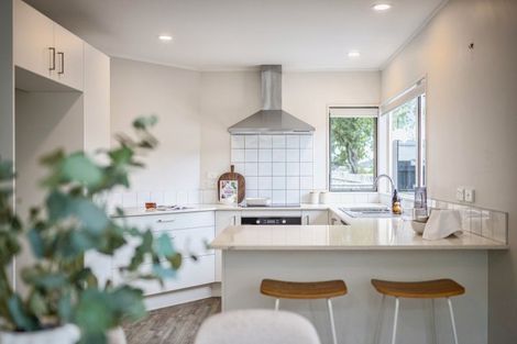 Photo of property in 54 Walworth Avenue, Pakuranga Heights, Auckland, 2010