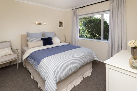 Photo of property in 3 Pounamu Place, Shelly Park, Auckland, 2014