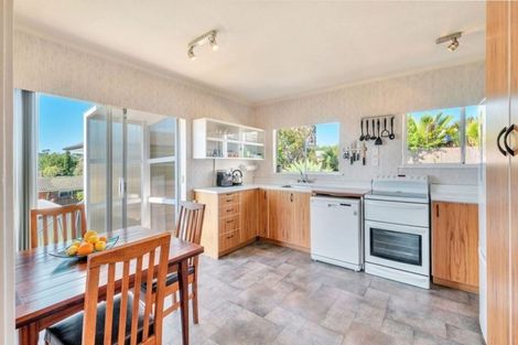 Photo of property in 57 Kirby Street, Glendene, Auckland, 0602