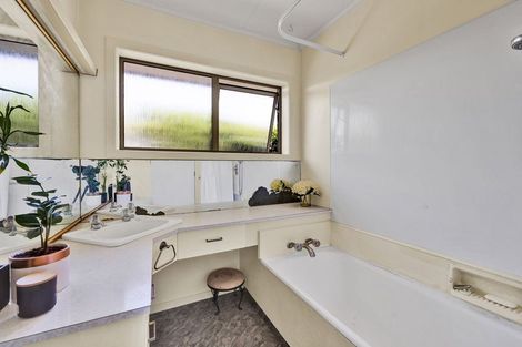 Photo of property in 86 Blake Street, Waitara, 4320