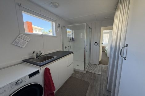 Photo of property in 15 Karoro Road, One Tree Point, 0118