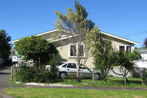 Photo of property in 3 Brandon Road, Glen Eden, Auckland, 0602