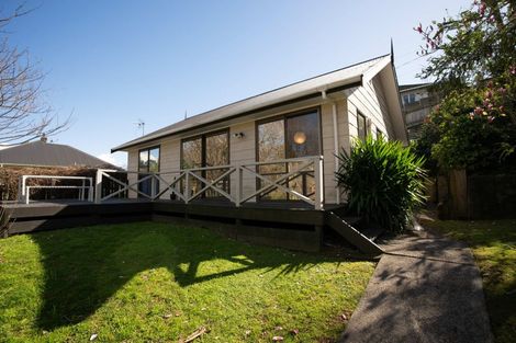 Photo of property in 6b Spencer Place, Merrilands, New Plymouth, 4312