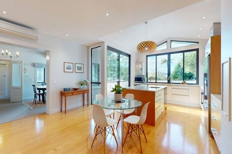 Photo of property in 15 Kim Street, Khandallah, Wellington, 6035
