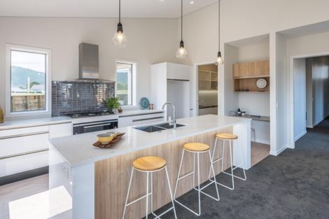 Photo of property in 1 Lamont Place, Waikanae, 5036