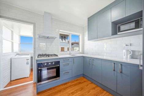 Photo of property in 2/270 East Coast Road, Forrest Hill, Auckland, 0620