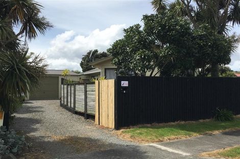 Photo of property in 97 Queens Road, Waikanae Beach, Waikanae, 5036