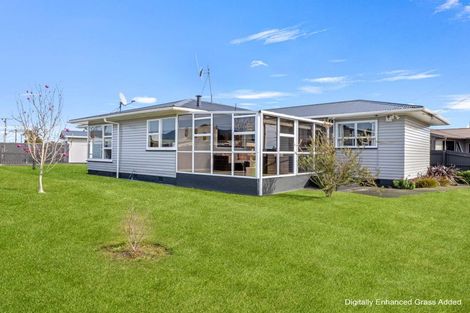 Photo of property in 16 Meadowvale Drive, Levin, 5510