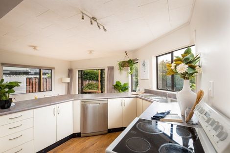 Photo of property in 42 Heta Road, Highlands Park, New Plymouth, 4312