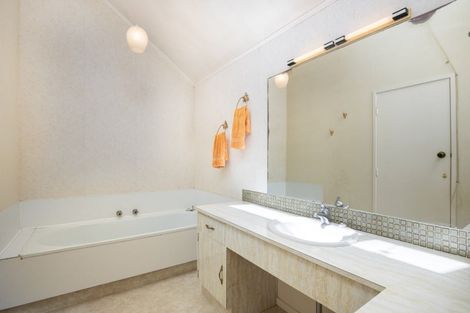 Photo of property in 14 Scott Street, Moturoa, New Plymouth, 4310