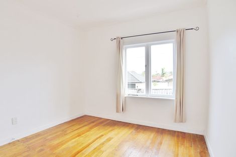 Photo of property in 127 View Road, Sunnyvale, Auckland, 0612