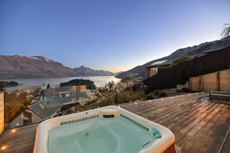 Photo of property in 10 Limerick Lane, Queenstown, 9300