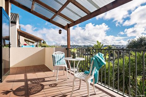 Photo of property in 4/62 Fernhill Way, Oteha, Auckland, 0632