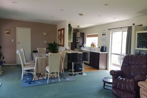 Photo of property in 38 Deverell Place, Northcross, Auckland, 0632
