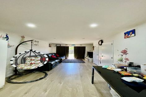 Photo of property in 15 Valour Lane, Papakura, 2110