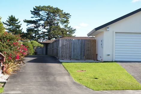 Photo of property in 1/76 Frank Nobilo Drive, Golflands, Auckland, 2013