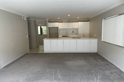 Photo of property in 3 Brindle Way, Newlands, Wellington, 6037