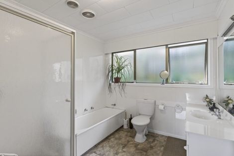 Photo of property in 11a Longview Drive, Merrilands, New Plymouth, 4312