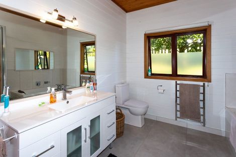 Photo of property in 124 Titiro Place, Onemana, Whangamata, 3691