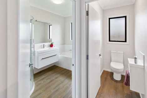 Photo of property in 17 Tirimoana Place, Otamatea, Whanganui, 4501