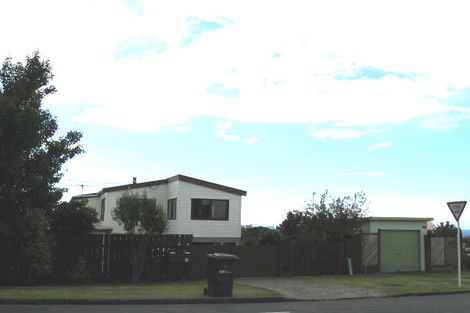 Photo of property in 1/1 Mizpah Road, Waiake, Auckland, 0630