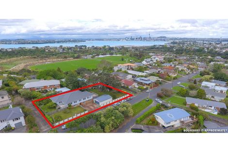 Photo of property in 24 Howard Road, Northcote, Auckland, 0627