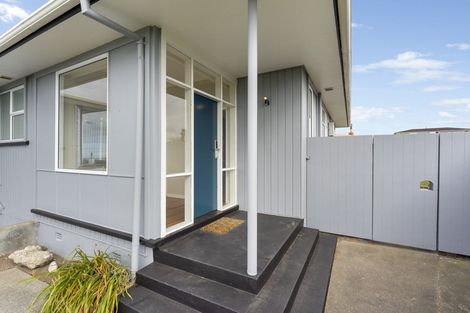 Photo of property in 2 Kapiti Terrace, Castlecliff, Whanganui, 4501
