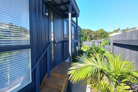 Photo of property in 2 Meenas Place, Cable Bay, 0420