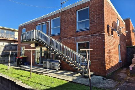 Photo of property in 102 Harbour Terrace, North Dunedin, Dunedin, 9016