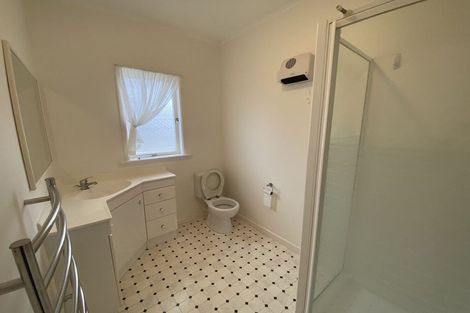 Photo of property in 194 East Coast Road, Forrest Hill, Auckland, 0620