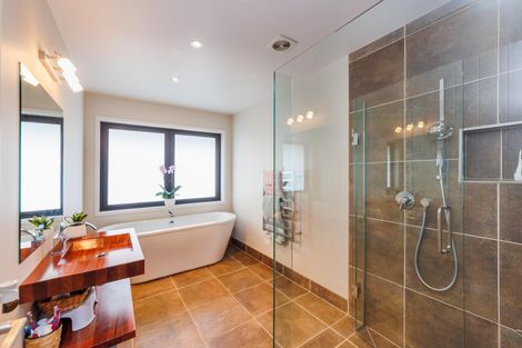 Photo of property in 51 Ruapehu Drive, Fitzherbert, Palmerston North, 4410