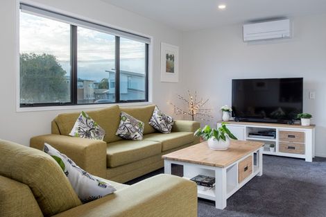 Photo of property in 36 Knights Road, Rothesay Bay, Auckland, 0630