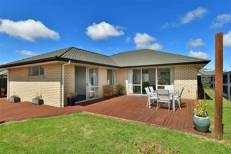 Photo of property in 16 Aitkenhead Court, Parakai, 0830