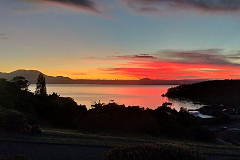 Photo of property in 19 Te Urunga Place, Acacia Bay, Taupo, 3330