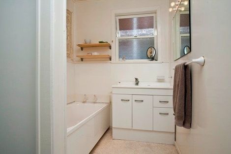 Photo of property in 8 Tizard Road, Birkenhead, Auckland, 0626