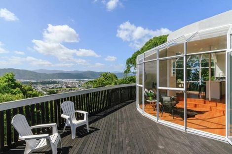 Photo of property in 18 London Road, Korokoro, Lower Hutt, 5012