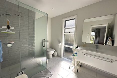 Photo of property in 15 Monaco Grove, Fitzherbert, Palmerston North, 4410